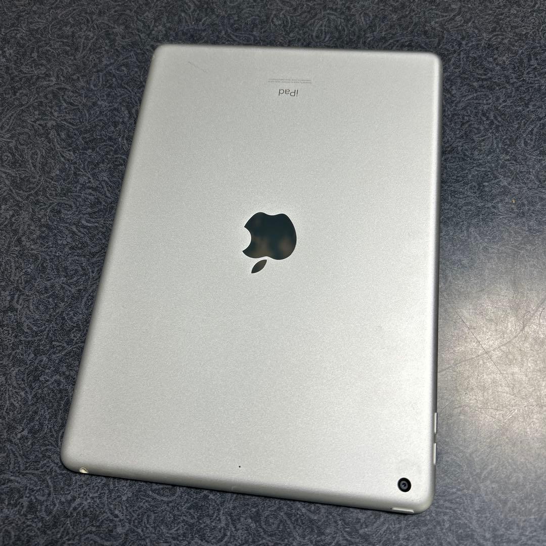 Apple iPad 第8世代 シルバー 本体