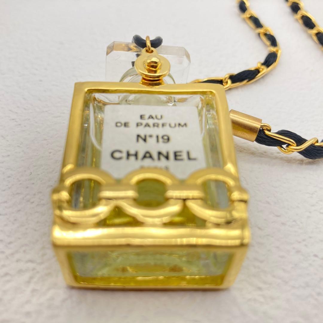 CHANEL No19 オードパルファン ネックレス
