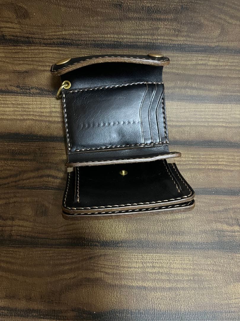 ホースバットレザー製黒ミニ財布 ボタン留め式