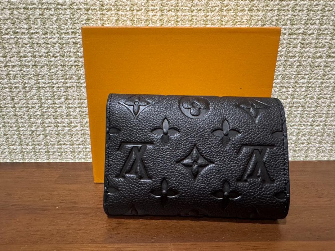 LOUIS VUITTON ブラックレザー三つ折り財布