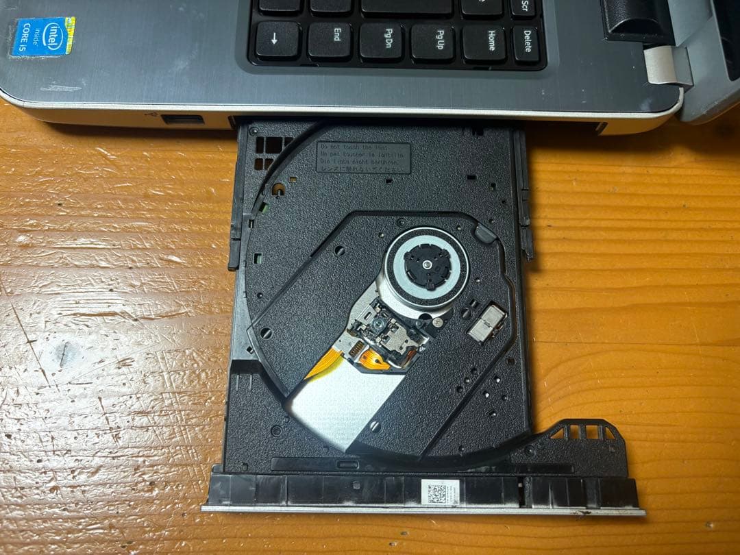 Dell 14型ノートPC クルーシャル製500GBSSD ACアダプター付き