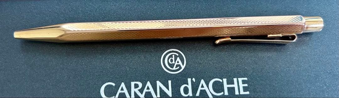 カランダッシュ（Caran d'Ache）「エクリドール」レトロ ローズゴールド