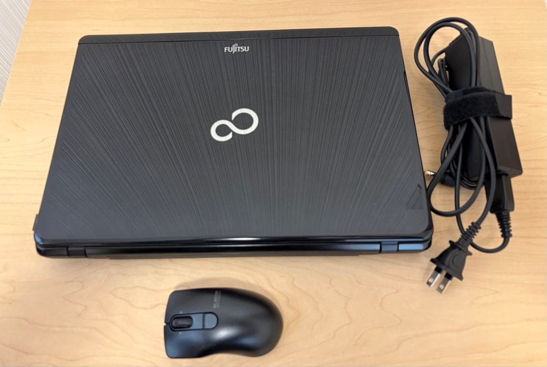 富士通のノートパソコン「LIFEBOOK SH54/G」
