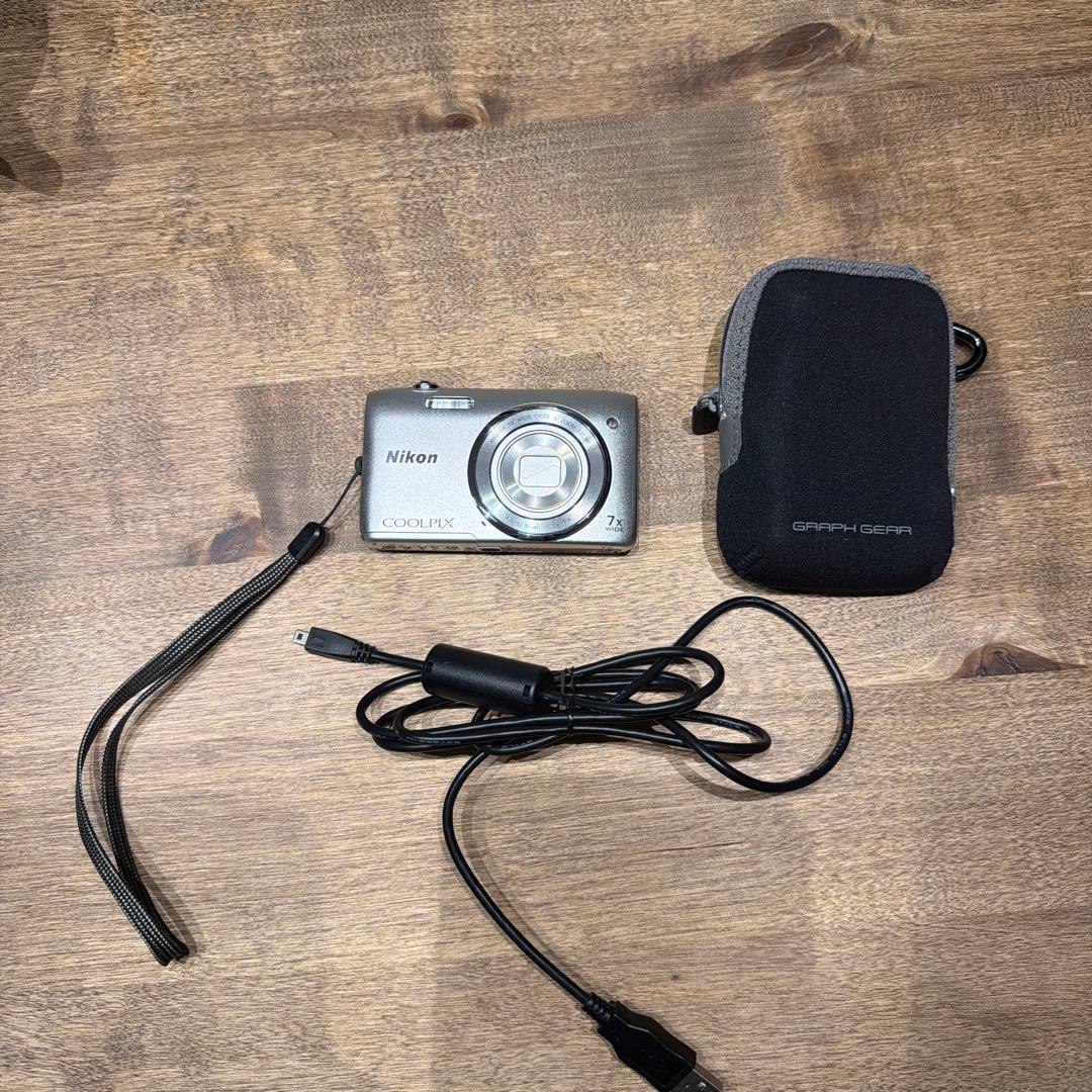 Nikon COOLPIX S3500 シルバー　エモい写り　デジカメ