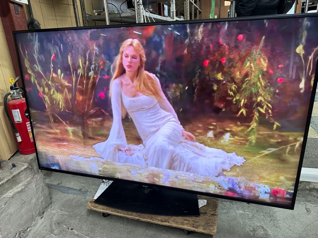 美品★シャープAQUOS 8K液晶テレビ8T-C60DW1 60V型