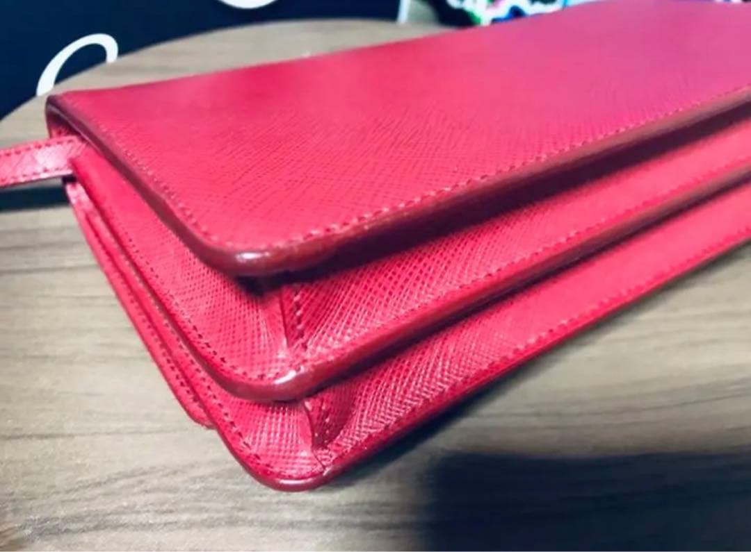 PRADA プラダ ショルダーバッグ 赤