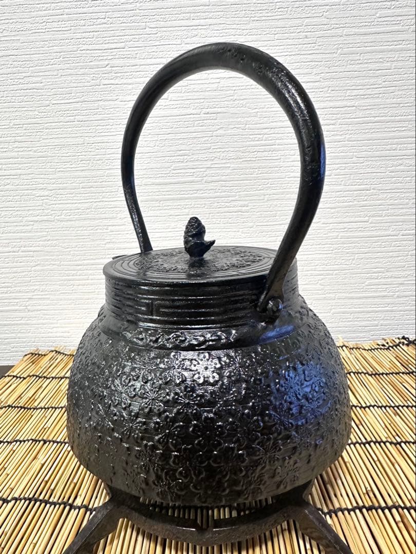 未使用品、供箱、栞、タグ付　南部振興堂作　１５型コシキ桜　南部鉄瓶　南部鉄器