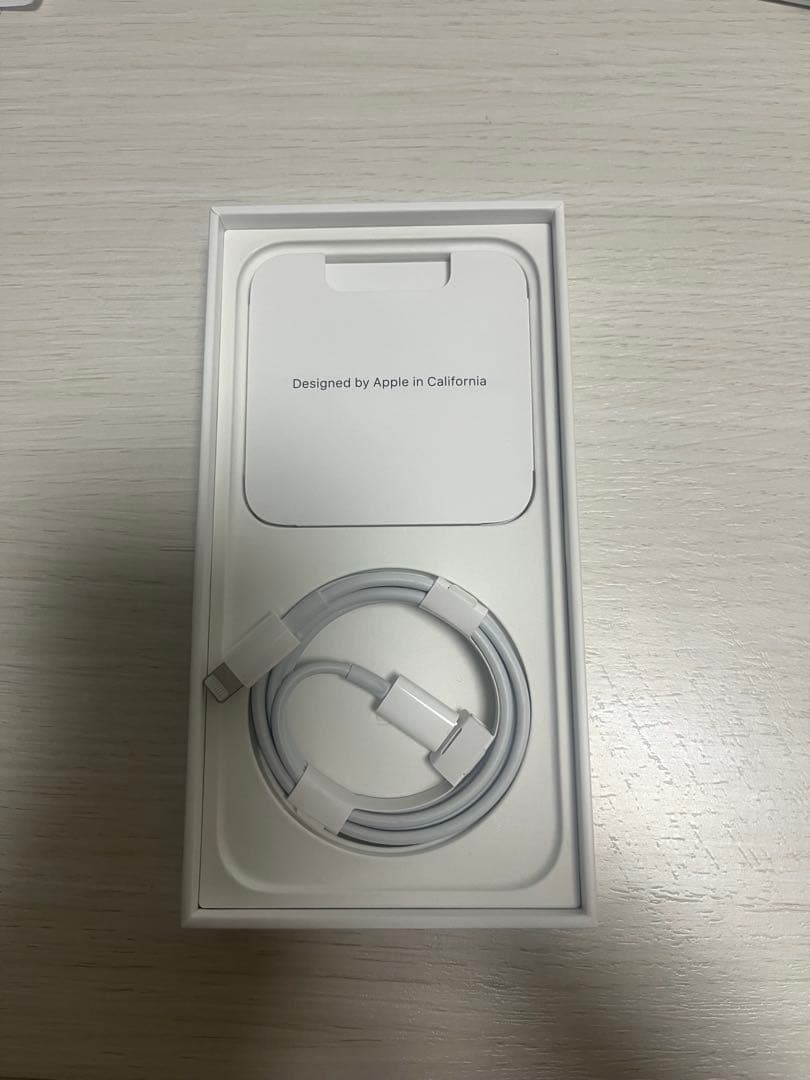 Apple iPhone 13 スターライト