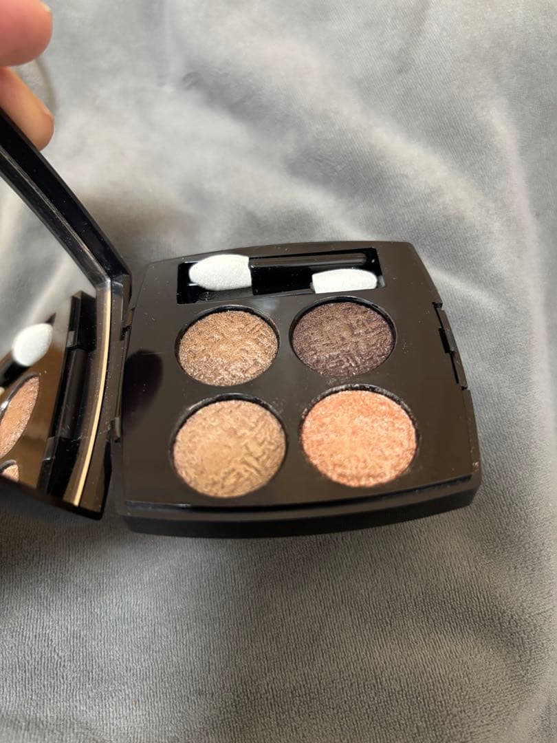 CHANEL レ キャトル オンブル ツイード04 ツイードブラン エ ローズ