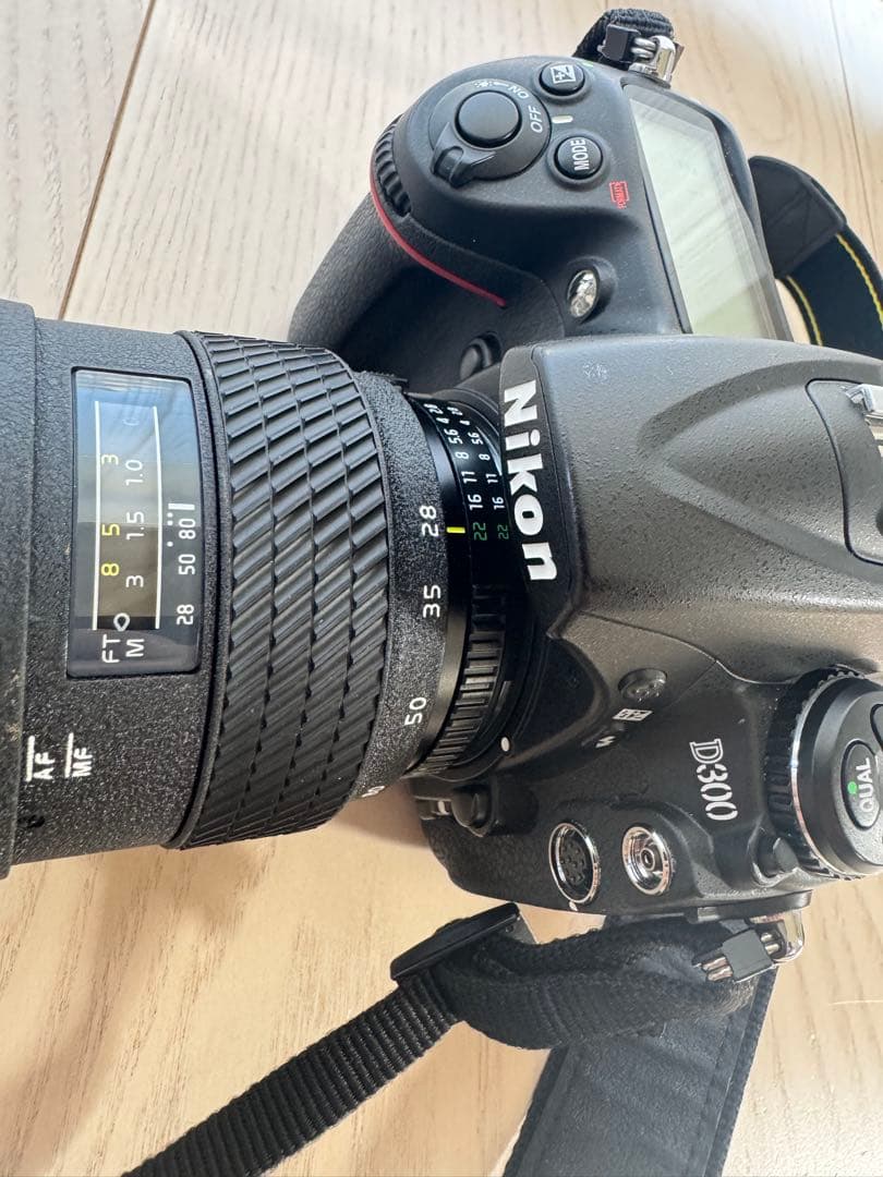 Nikon D300 デジタル一眼レフカメラバッテリーグリップ・バッテリー5個