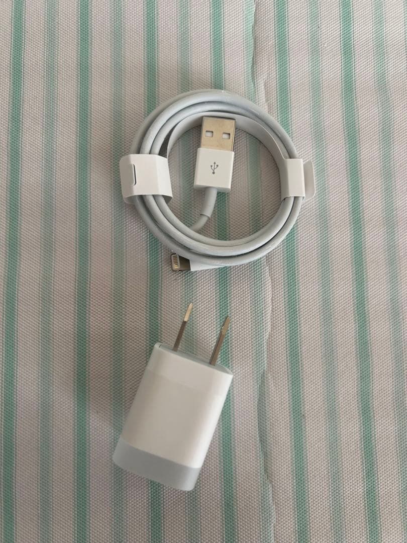 【美品】iPhone 11 64GB 同梱品未使用 ライトニングケーブル1本付