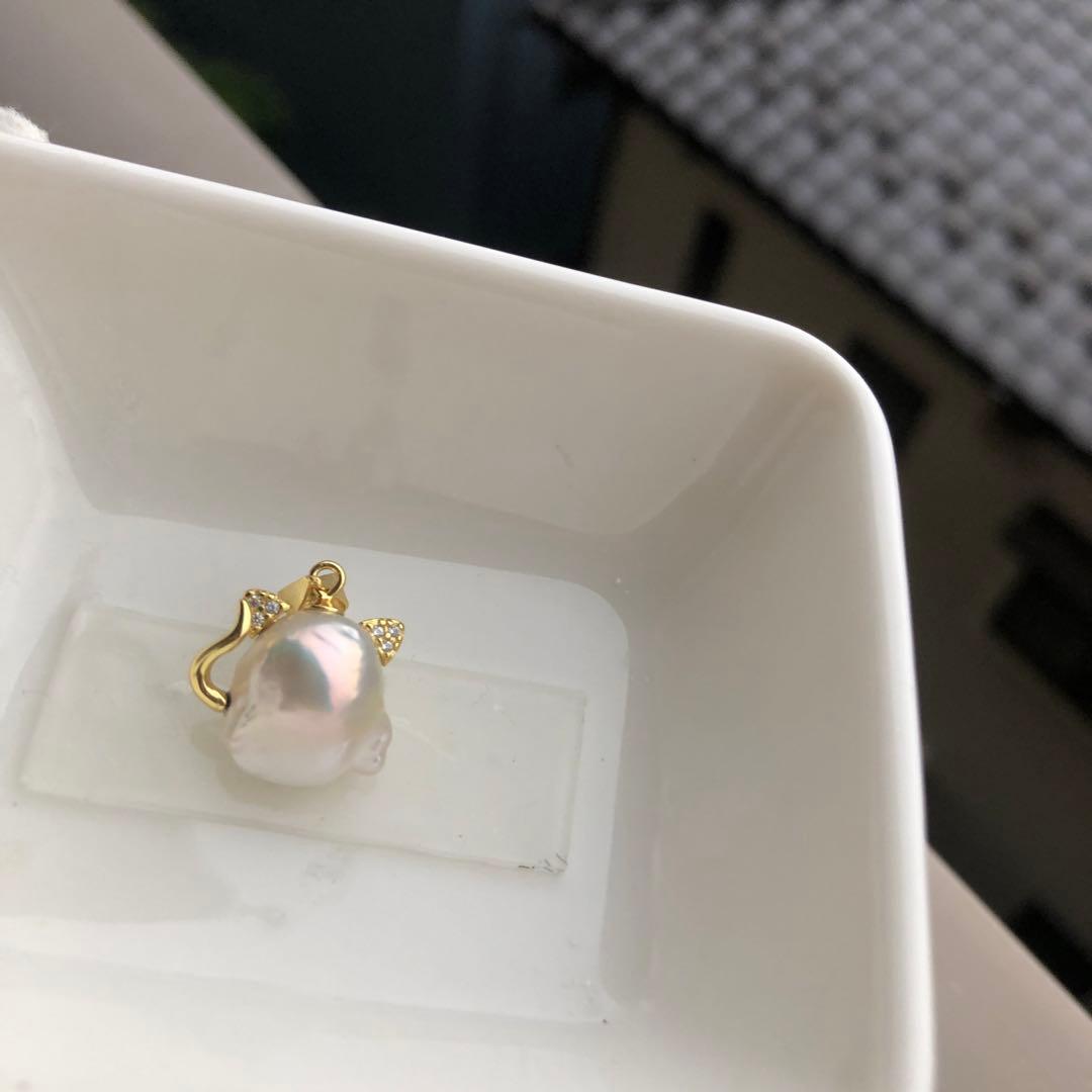 招き猫シリーズ　本真珠　淡水バロックパール　ネックレスペンダント　白A