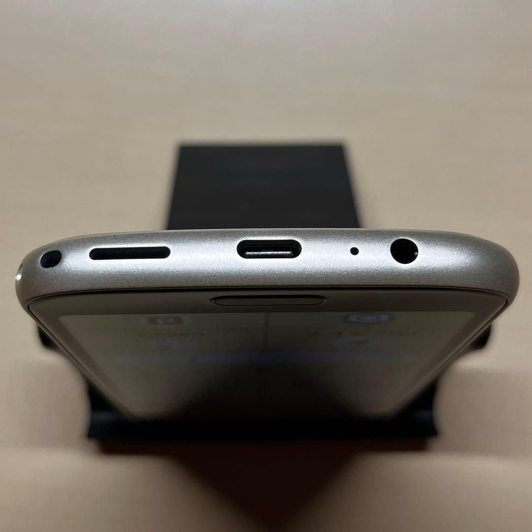 F-53E らくらくスマートフォン ゴールド色