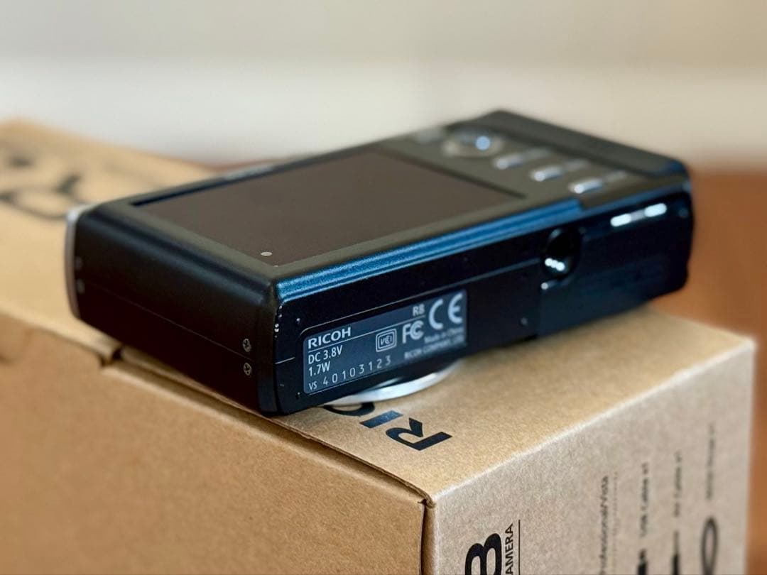RICOH R8 コンパクトデジタルカメラ　レアカラー　完動品