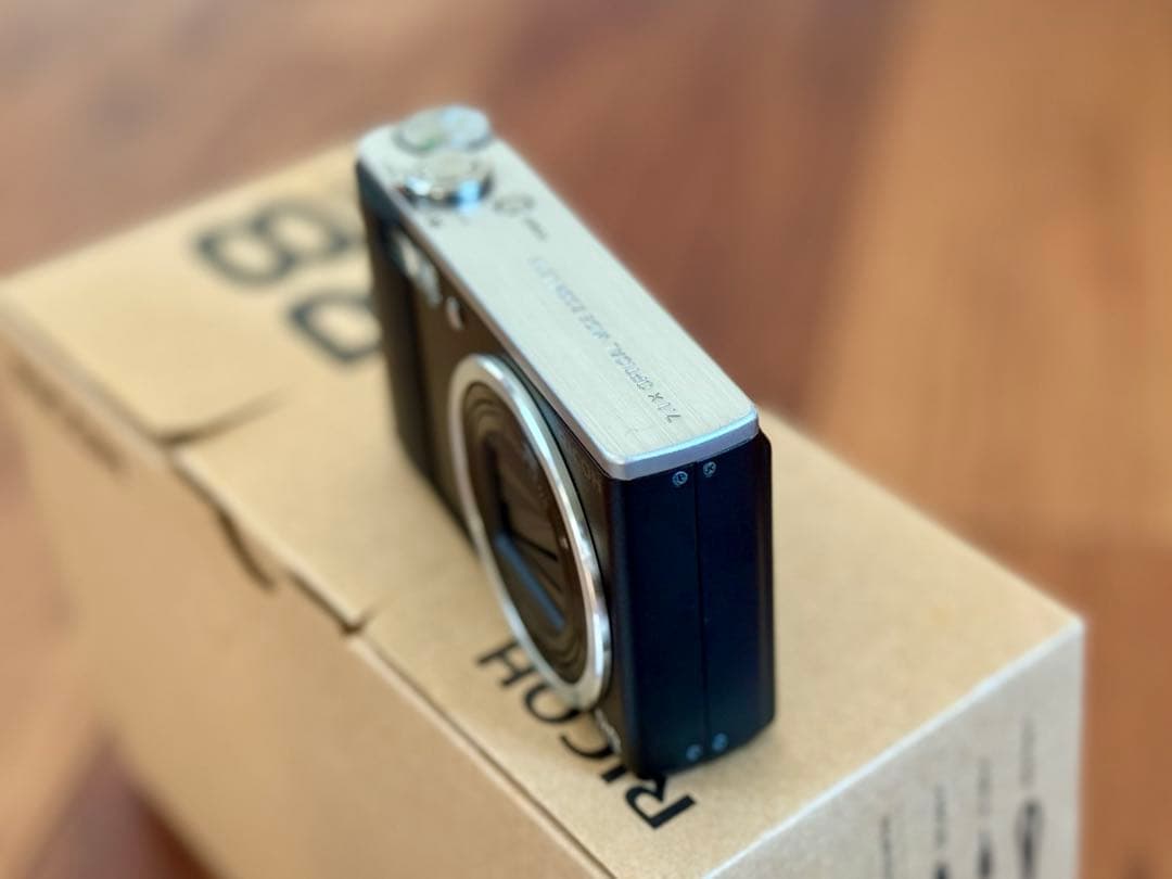 RICOH R8 コンパクトデジタルカメラ　レアカラー　完動品