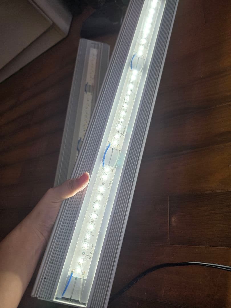 アクロライト　LEDライト　60センチ水槽用　グロウ　4色LED