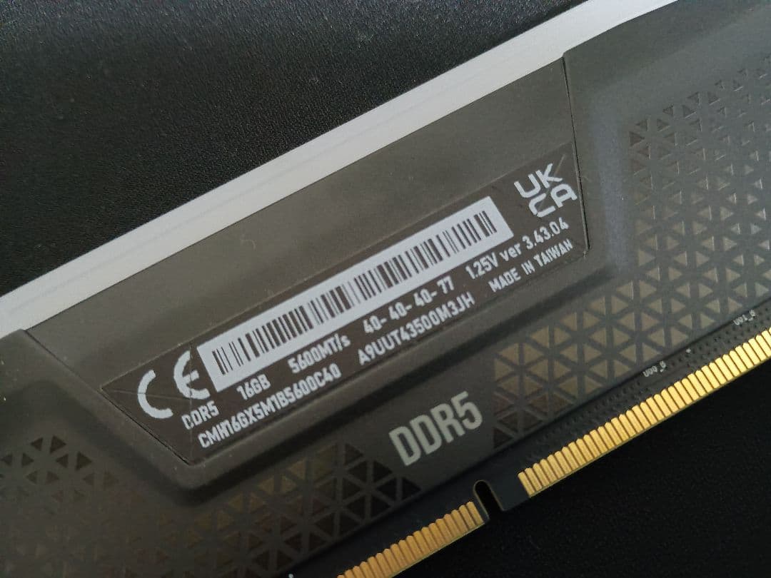 メモリー Corsair Vengeance RGB DDR5 16GB 5600MHz
