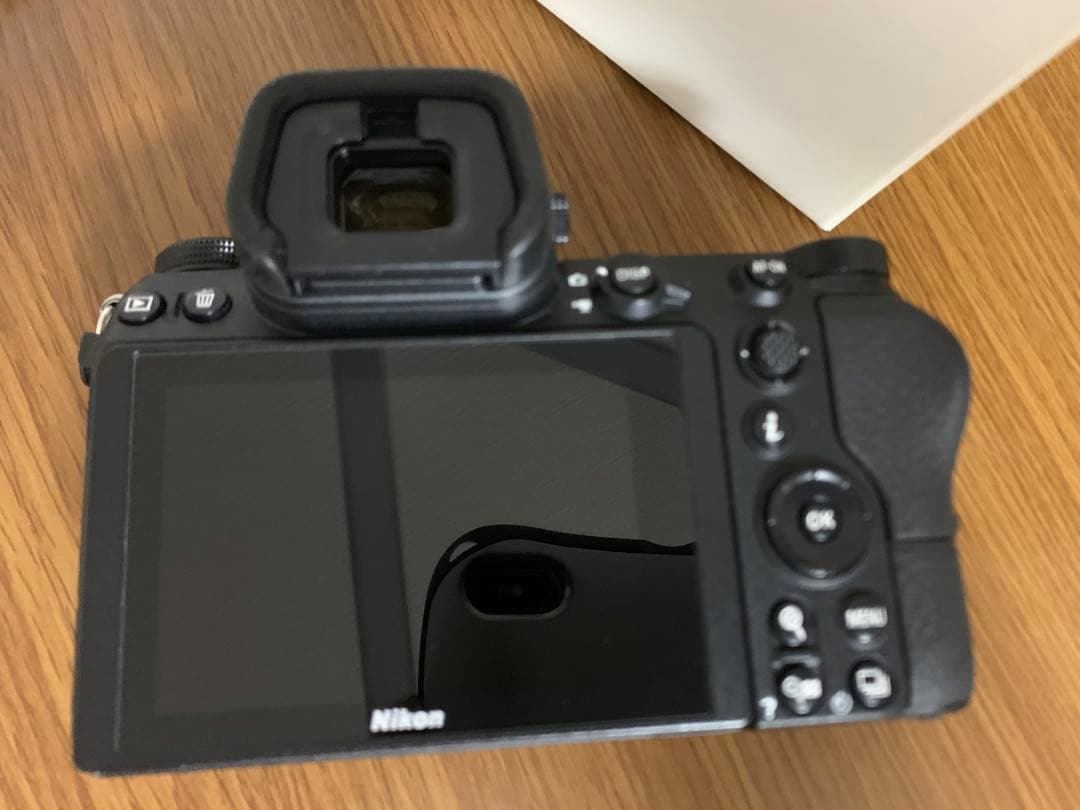 Nikon Z 6 ミラーレス一眼カメラ 本体とバッテリーチャージャー