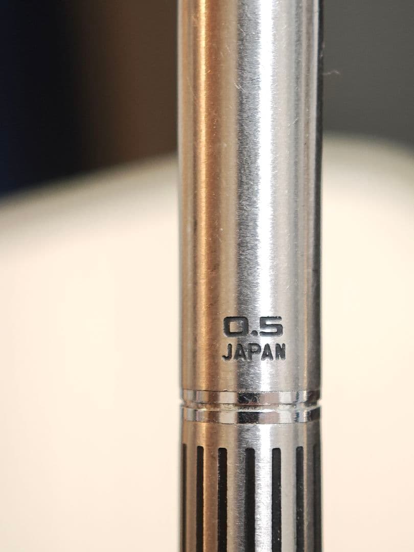 Pilot　2+1　廃盤ボールペン　多機能ペン　振り子式　蝕刻加工　パイロット