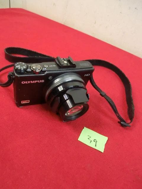 39：Olympus XZ-1 オリンパス　デジカメ　＊ダメージ有　ジャンク