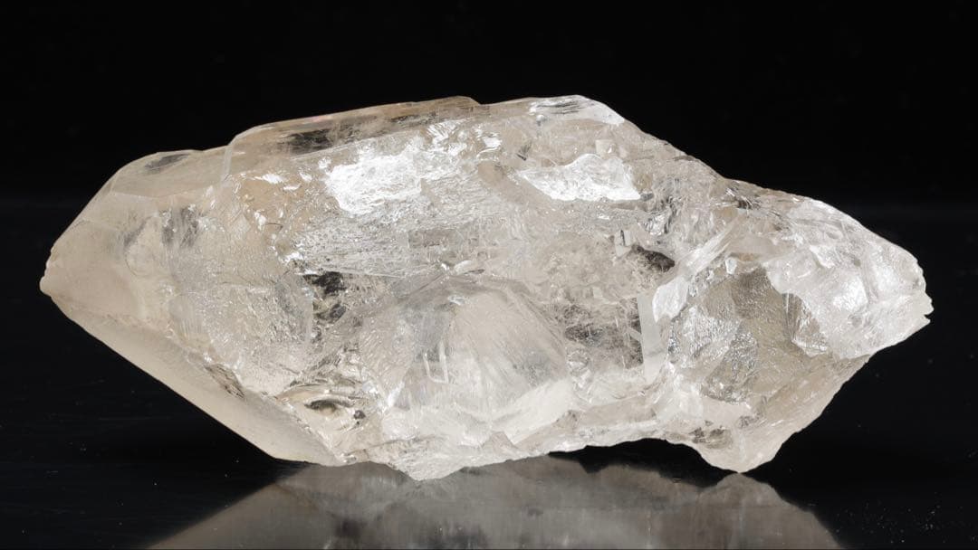 水晶クラスター 天然水晶原石 鉱物 1180g 虹入水晶 観賞石 パワーストーン
