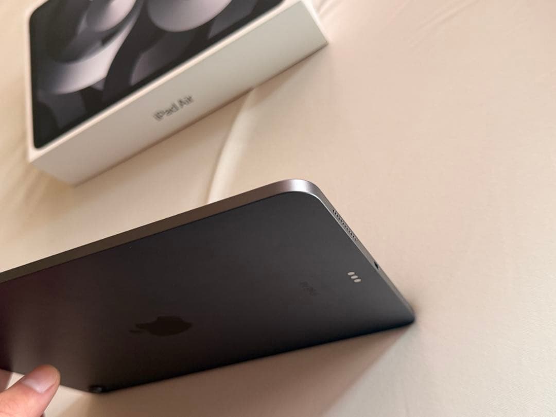 R*i様 Apple iPad Air 第5世代 10.9インチ スペースグレー
