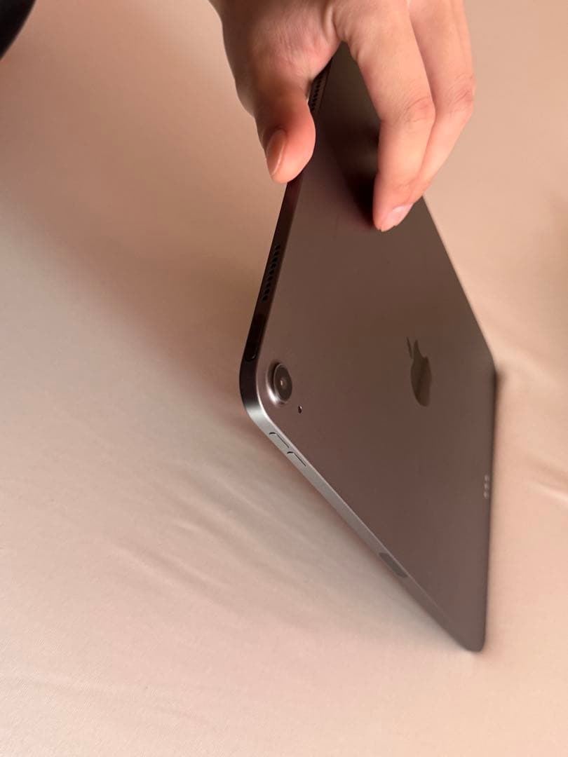 R*i様 Apple iPad Air 第5世代 10.9インチ スペースグレー