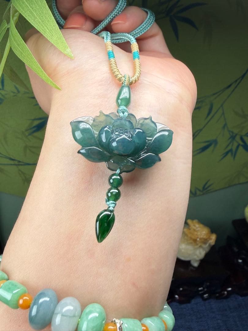 美品❣️天然本翡翠　高品質、氷藍水精巧な蓮花＆鮮明氷緑つぼみネックレス　鑑定書付き