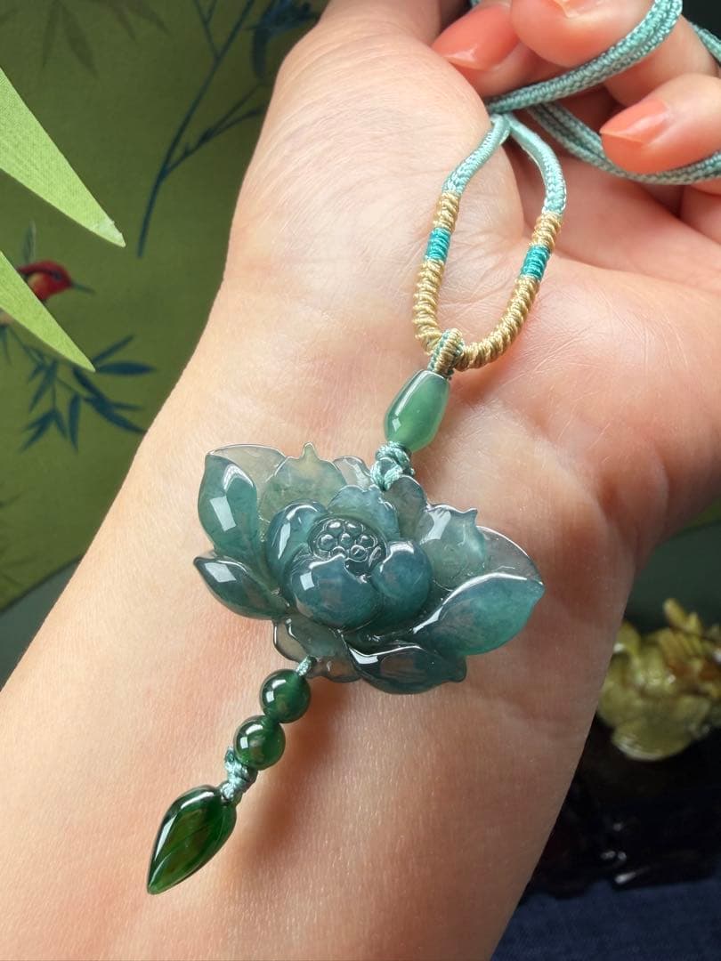 美品❣️天然本翡翠　高品質、氷藍水精巧な蓮花＆鮮明氷緑つぼみネックレス　鑑定書付き