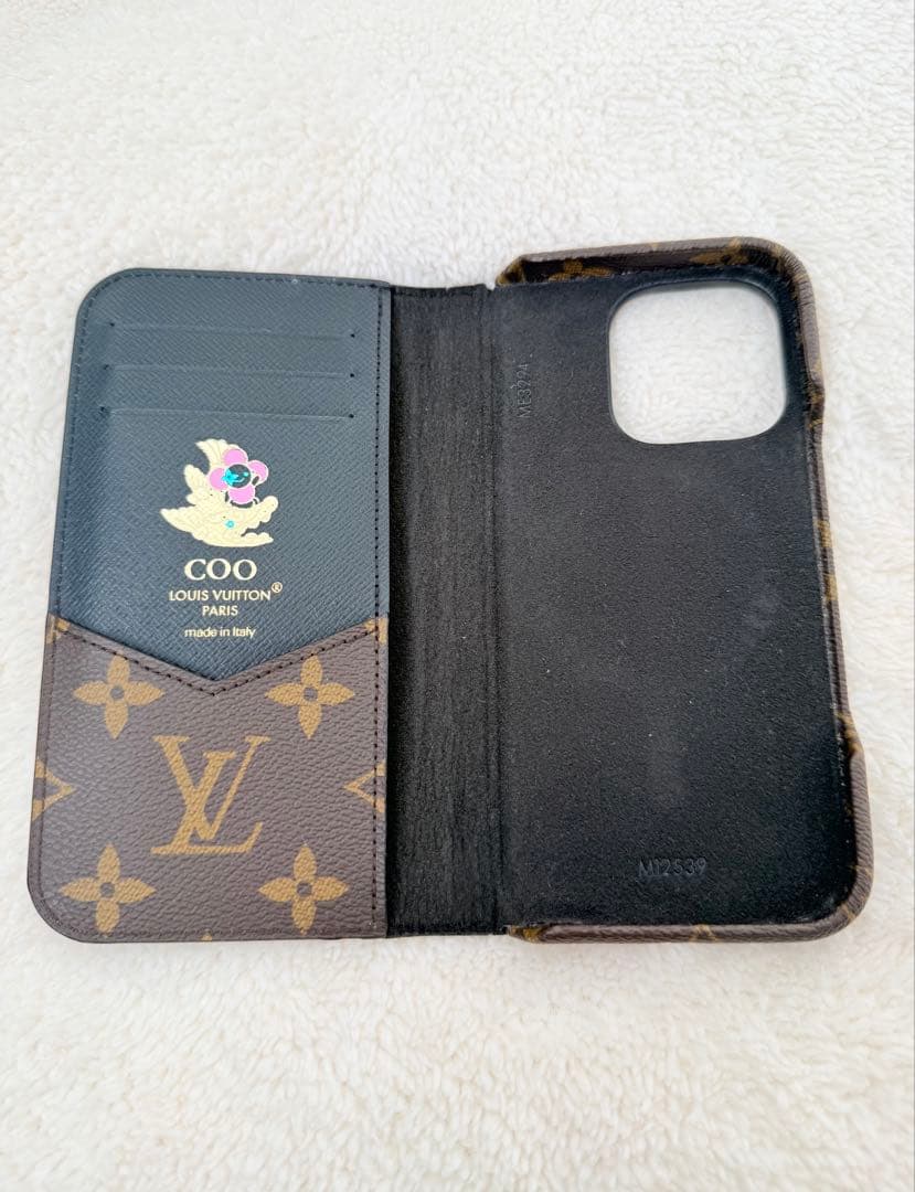 Louis Vuitton iPhone16PRO 携帯手帳型ケース　シャチホコ