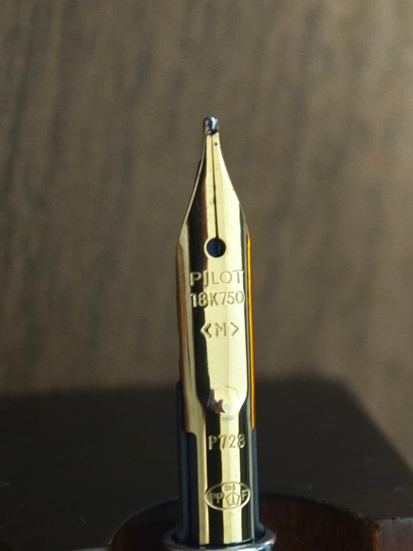 パイロット　キャップレス 18k　中字