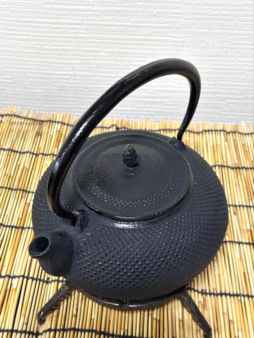 未使用品、供箱、栞、タグ付　南部運南堂鍋元造　１５型アラレ　南部鉄瓶　南部鉄器