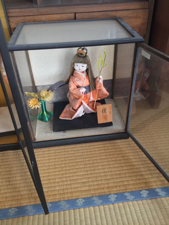 芸者さん、日本人形