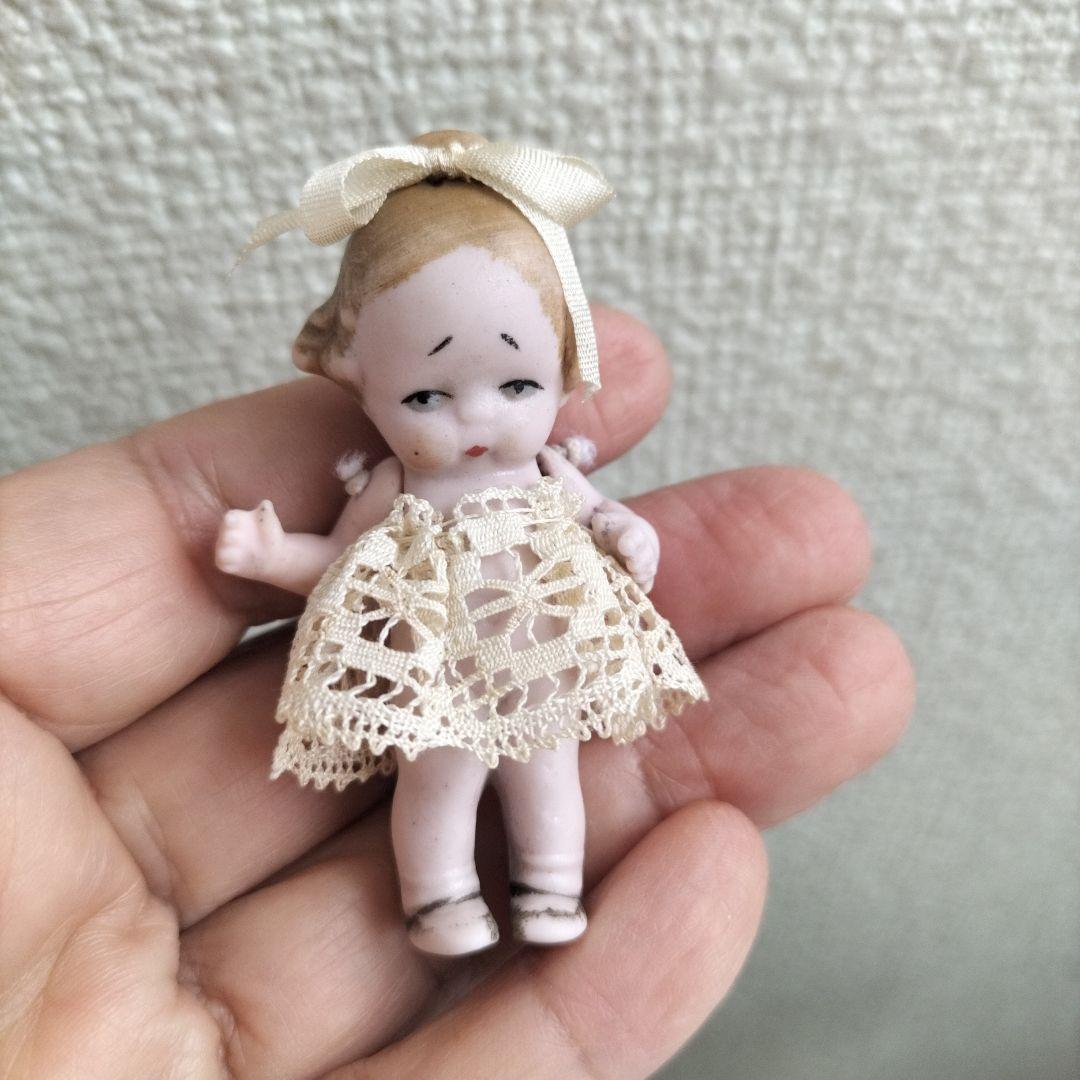 ドイツ　アンティーク　HERTWIG ミニチュアビスクドール　頭にリボン　女の子