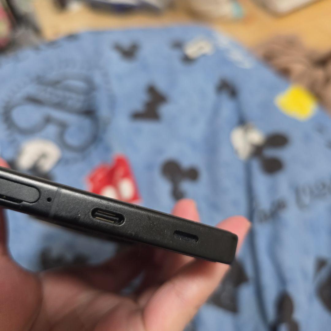 AQUOS R9pro ブラック LEICAデュアルカメラ