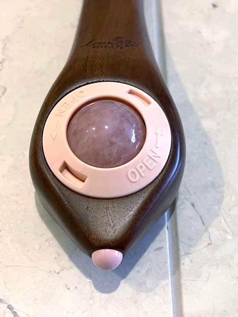 Sofill-e Louvredo フェイスマッサージャー