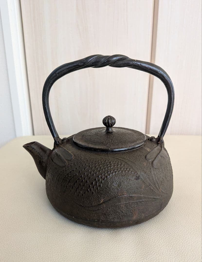 鉄瓶　とんぼ文　1735g