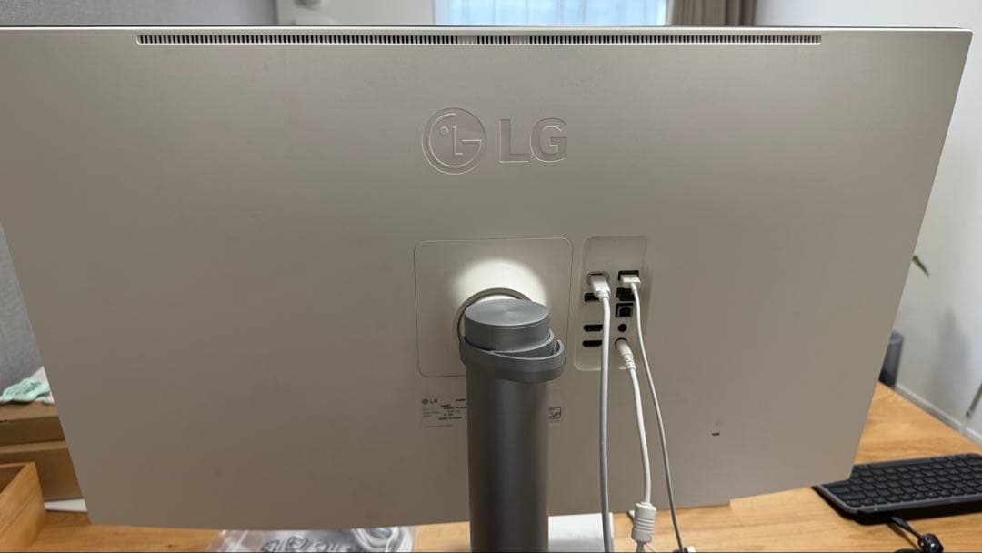 使用期間極小！LG 31.5インチ4K IPSディスプレイ32UQ850V-W