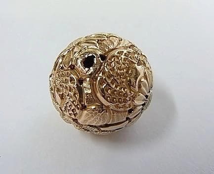 ★D3104★アンティーク　大玉　菊花文様　金属ビーズ　とんぼ玉　和装小物