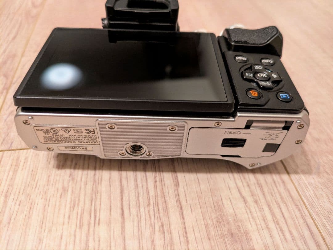 【限定値下げ】【おまけ付】OLYMPUS OM-D E-M10 Mark III