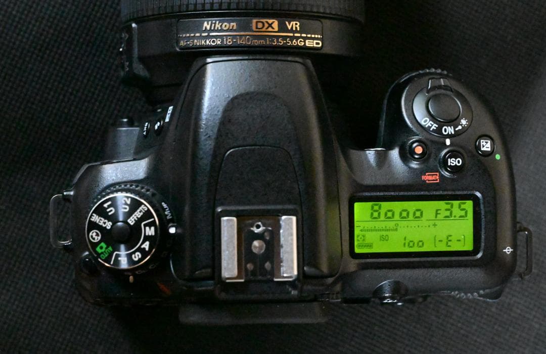 ニコンD7500 18-140mm キット+ SB700+SD128ギガ