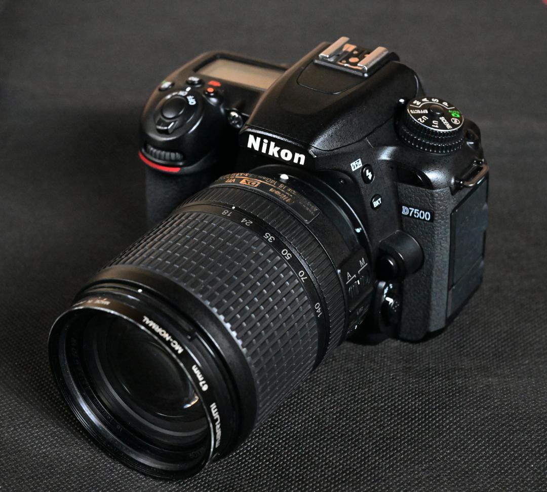 ニコンD7500 18-140mm キット+ SB700+SD128ギガ