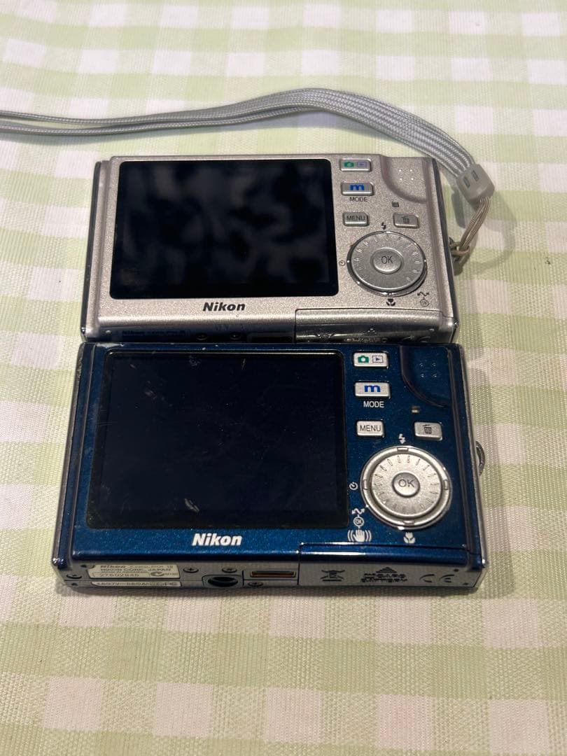 Nikon COOLPIX S8 & S5シルバーとブルーセット