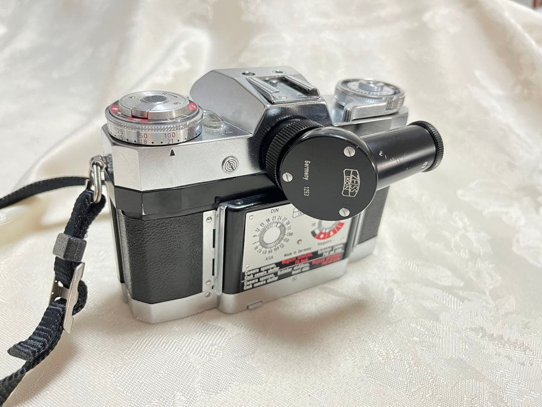 ZEISS　アングル　ウエストファインダー モデルさんがリラックス 人物撮影最適