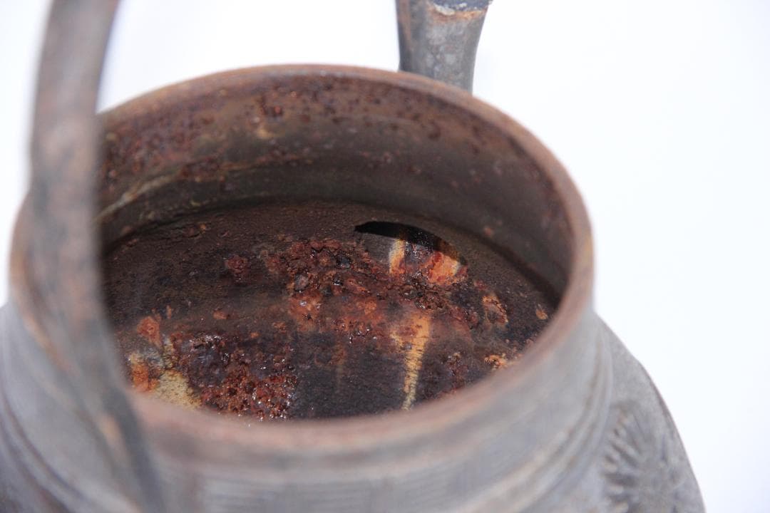 鉄瓶 身在印 正寿堂造 八角 容量約1500ml 　半砂鉄 EU1-21