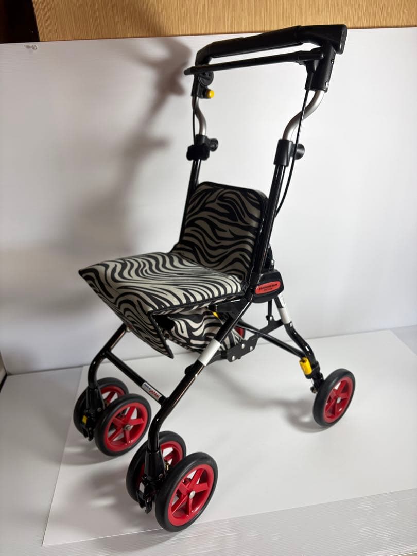 象印ステップタイニーＷヌーボー コンパクトタイプ 座れるシルバーカー 歩行補助車