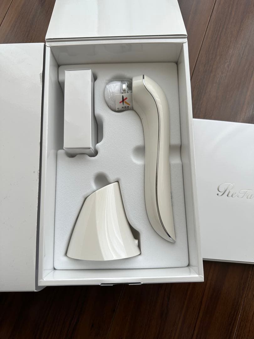 ReFaクリア美顔器 ホワイト 専用スタンド付き新品未使用