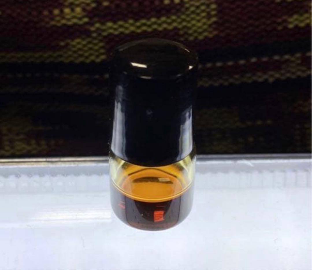 マリナウ沈香オイル2.5ml【3.0mlボトル使用】