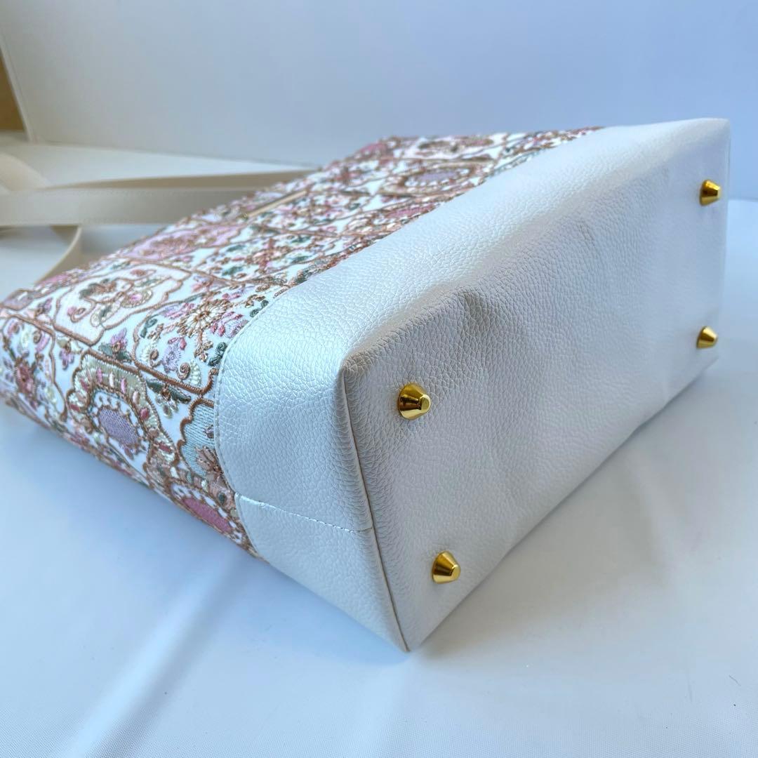 インド刺繍マカロンピンクと合皮パールホワイト　さショルダーバッグ　ハンドメイド