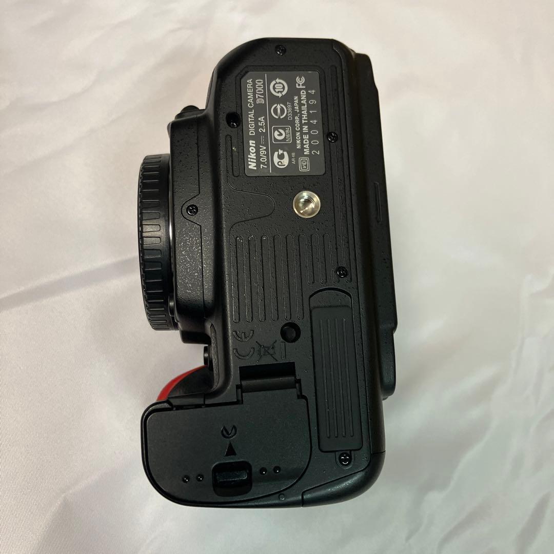 Nikon D7000 (シャッターカウント21635)デジタルカメラ　770
